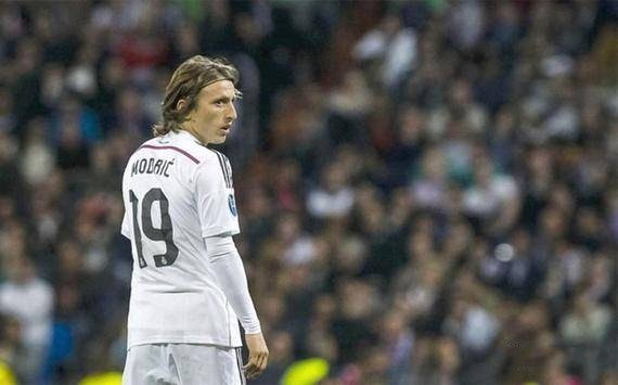 记者：若格伊冬窗离队，水晶宫将追求葡体后卫迪奥曼德