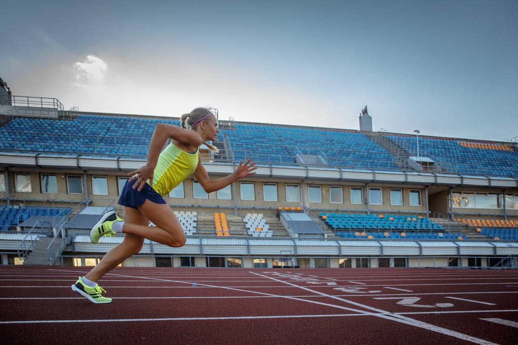 转牌圈（Turn）的决策逻辑：是继续进攻还是控池？（转牌阶段的抉择：继续施压还是控池？）